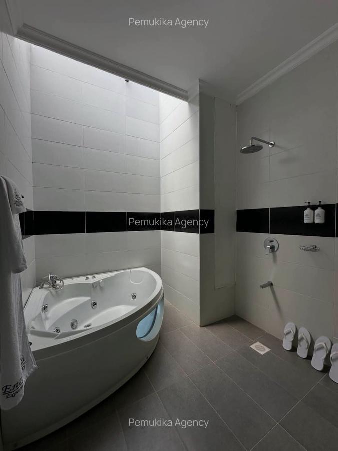 5 Bed Villa with En Suite at Tree Lane - 11