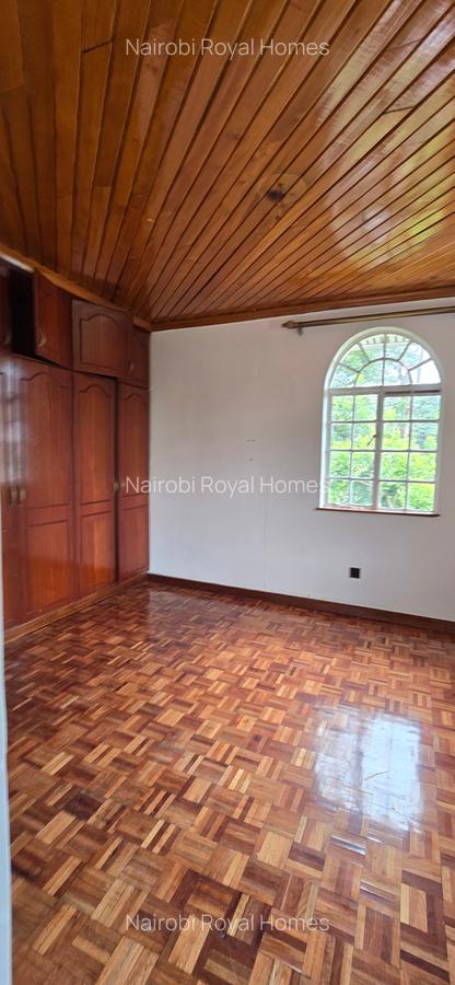 5 Bed Townhouse with En Suite at Off Convent Drive - 16
