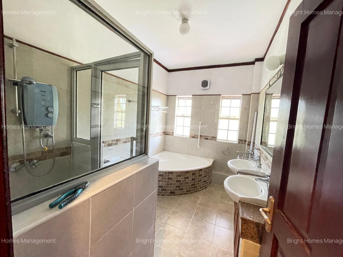 5 Bed Villa with En Suite in Spring Valley - 14
