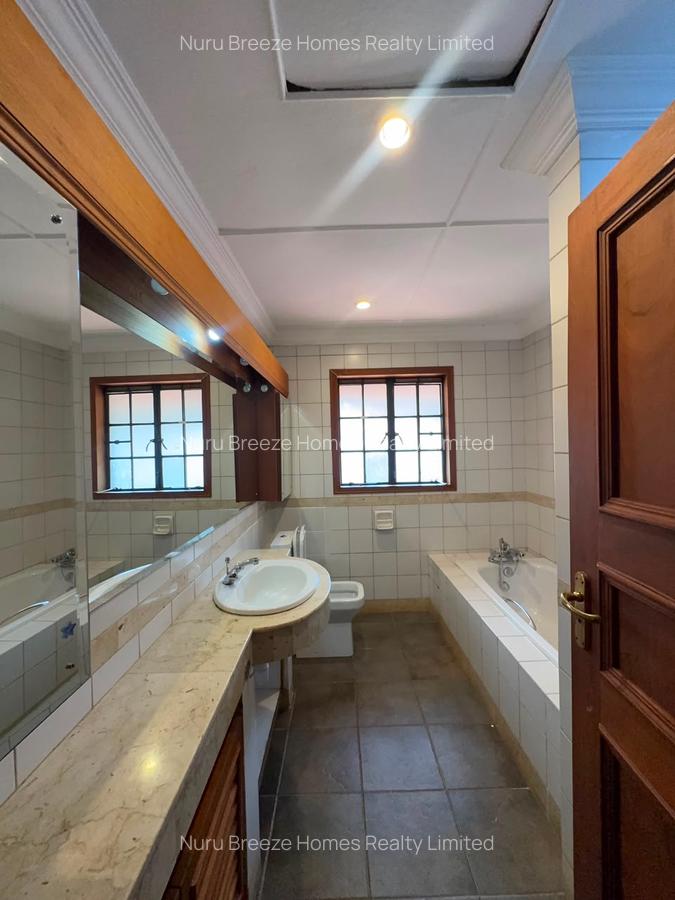 5 Bed Townhouse with En Suite in Runda - 12