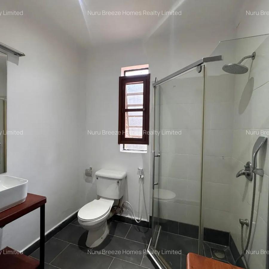 4 Bed House with En Suite in Runda - 19