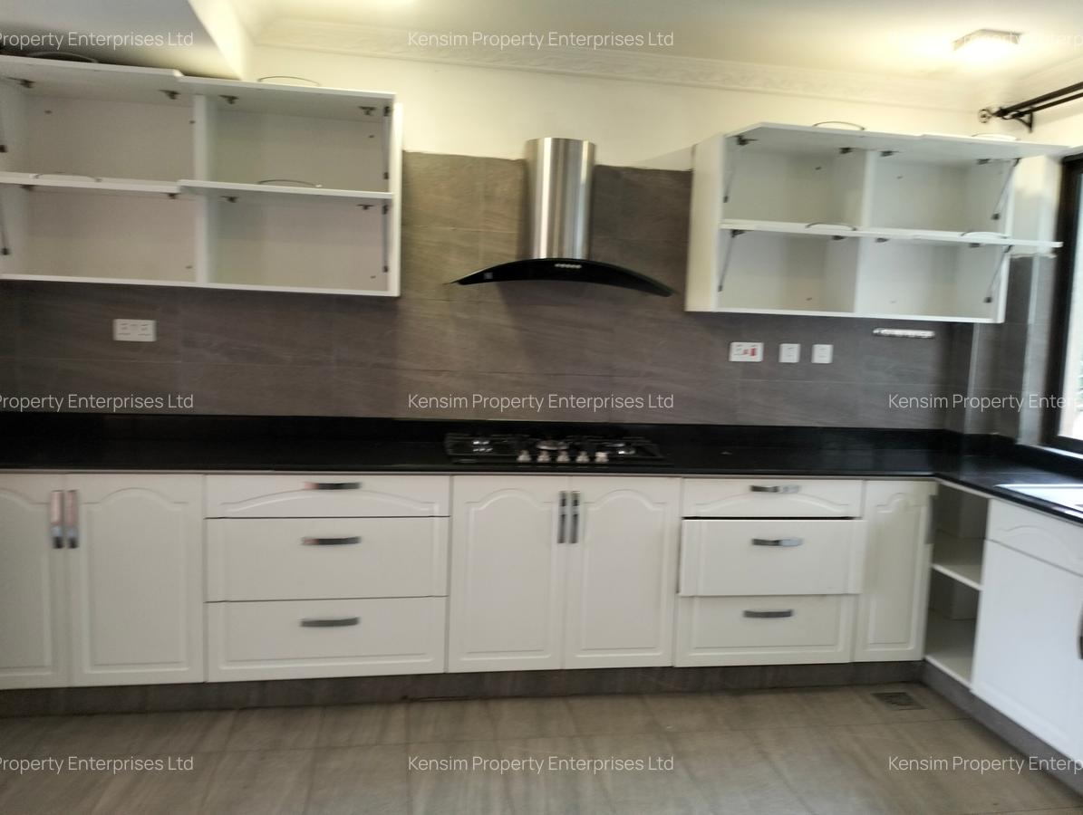 4 Bed Townhouse with En Suite in Lavington - 7