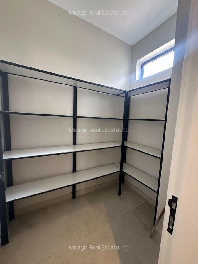 5 Bed Townhouse with En Suite in Lavington - 5