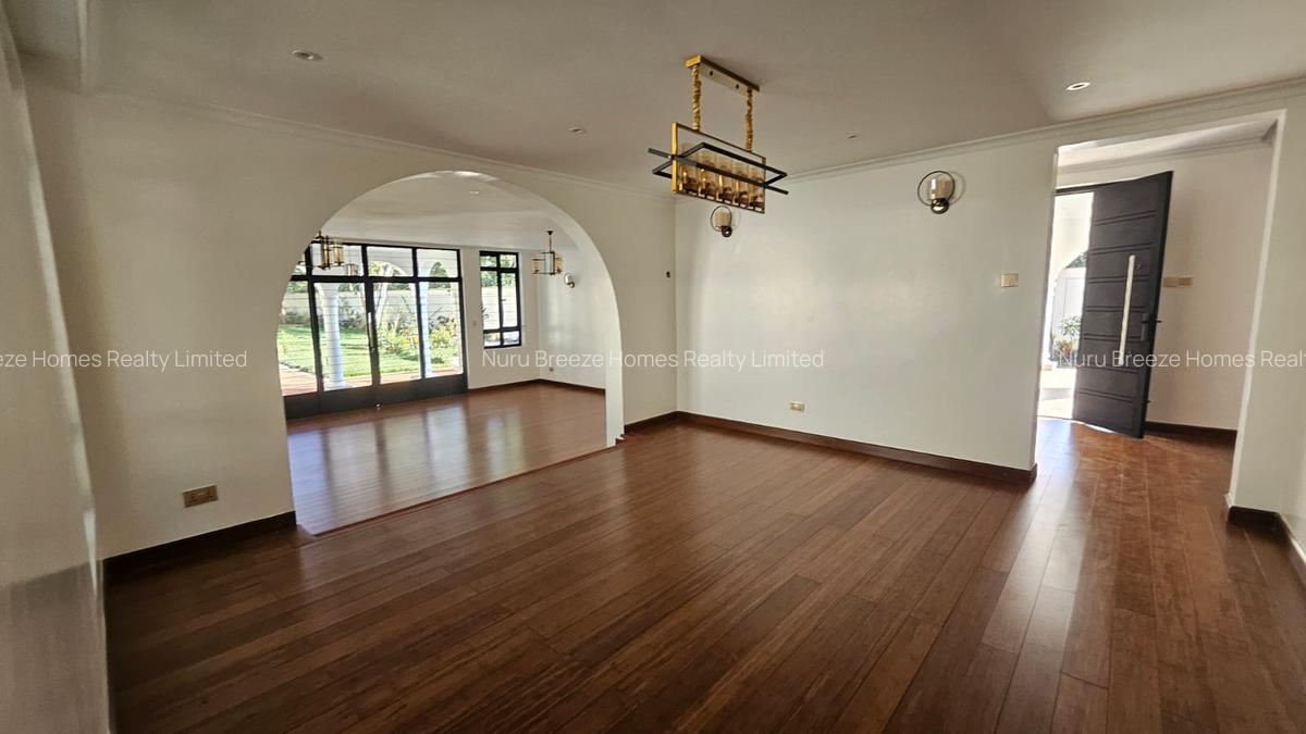 7 Bed House with En Suite in Runda - 4