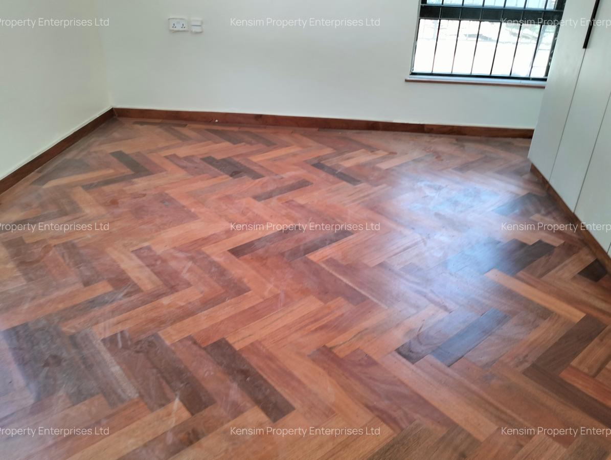 5 Bed Townhouse with En Suite in Kyuna - 8