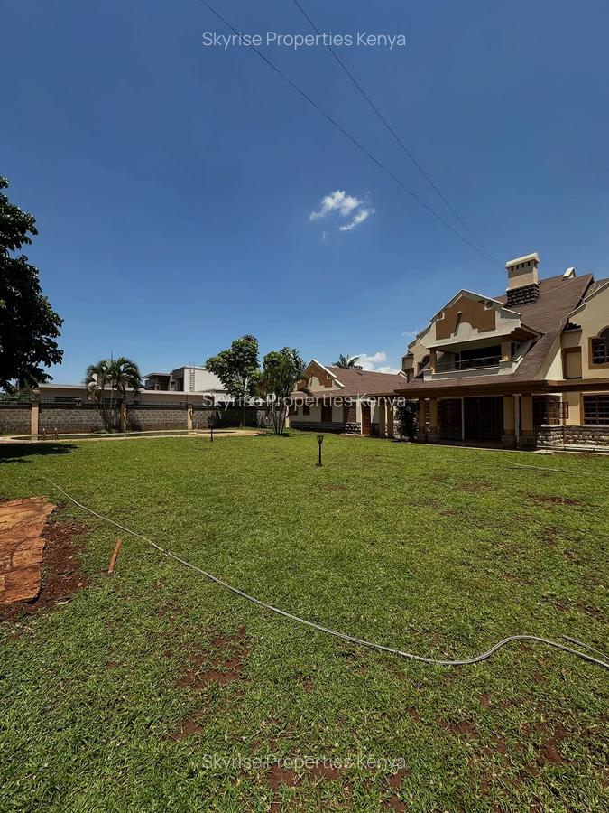 5 Bed House with En Suite in Runda - 1