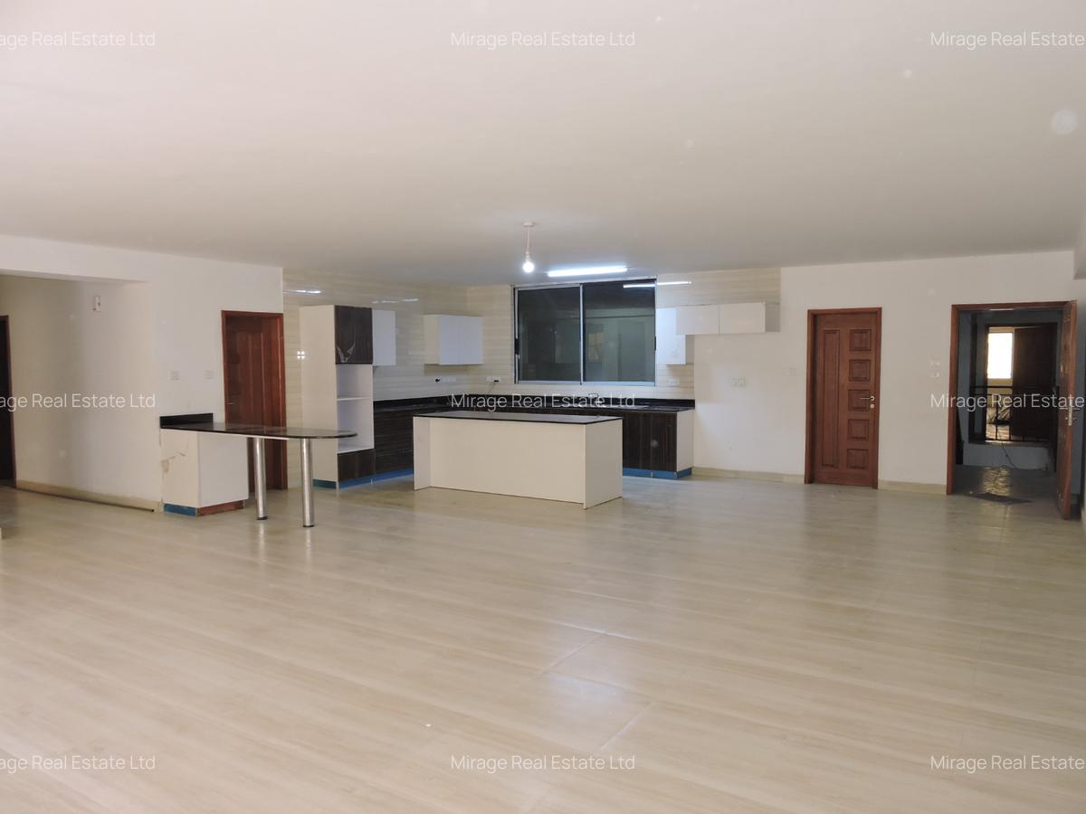 4 Bed Apartment with En Suite in Parklands - 10