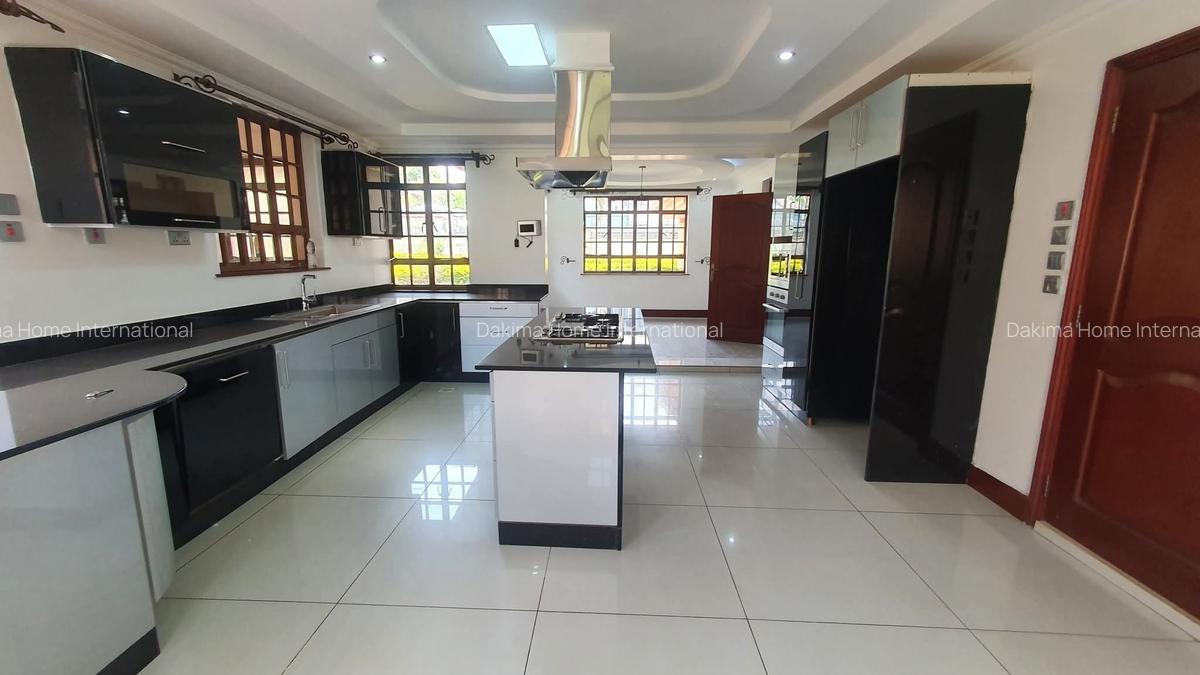 5 Bed House with En Suite in Runda - 4