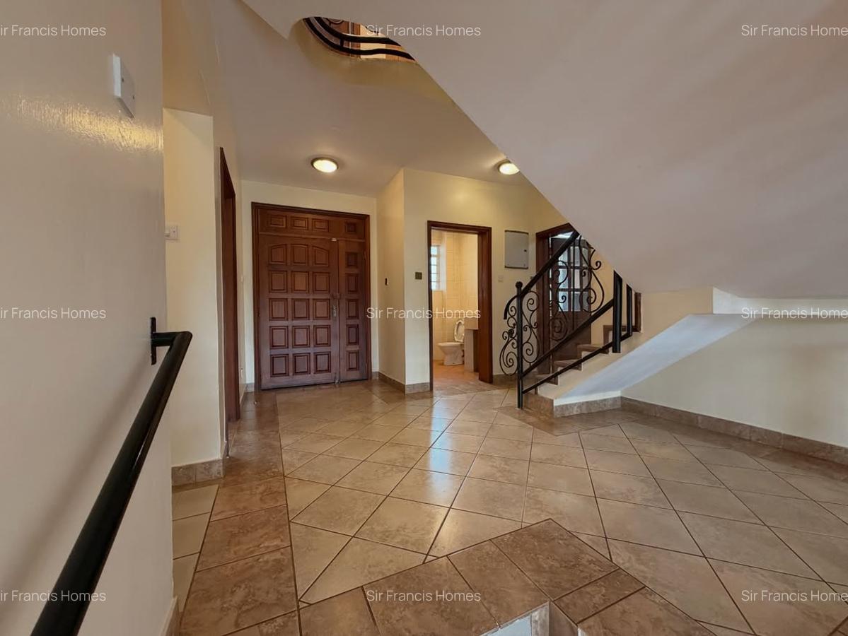 5 Bed House with En Suite in Runda - 9