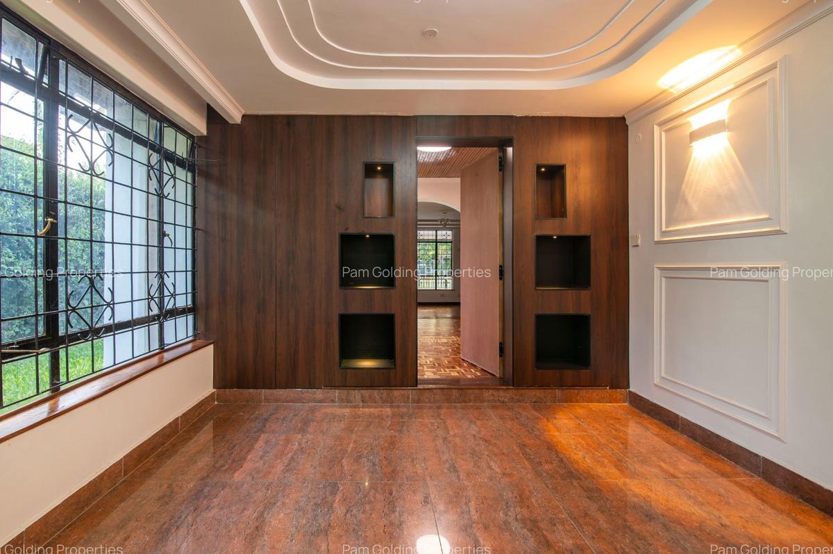 5 Bed House at Ridgeways - 10