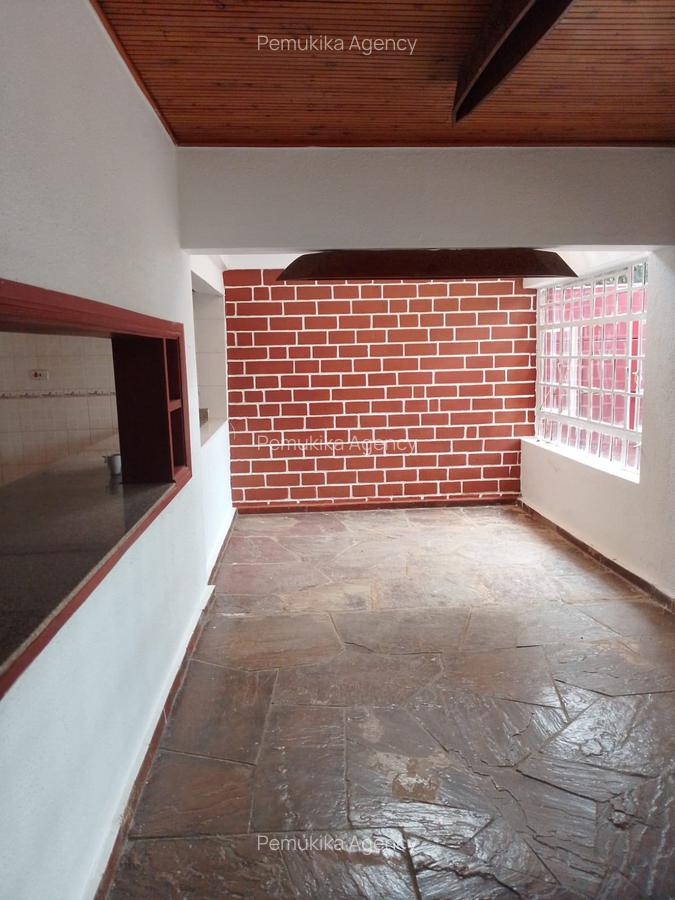 4 Bed House with En Suite at Karen C - 3