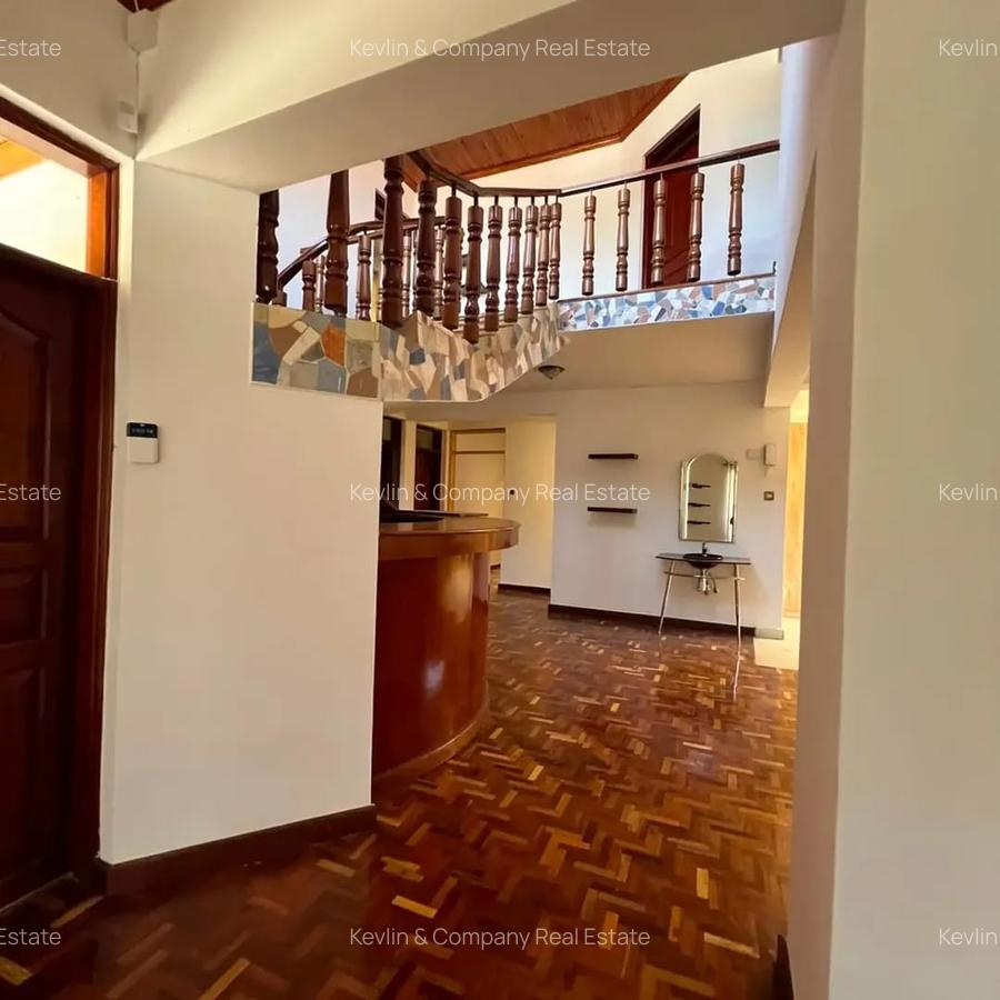 5 Bed Villa with En Suite in Runda - 4
