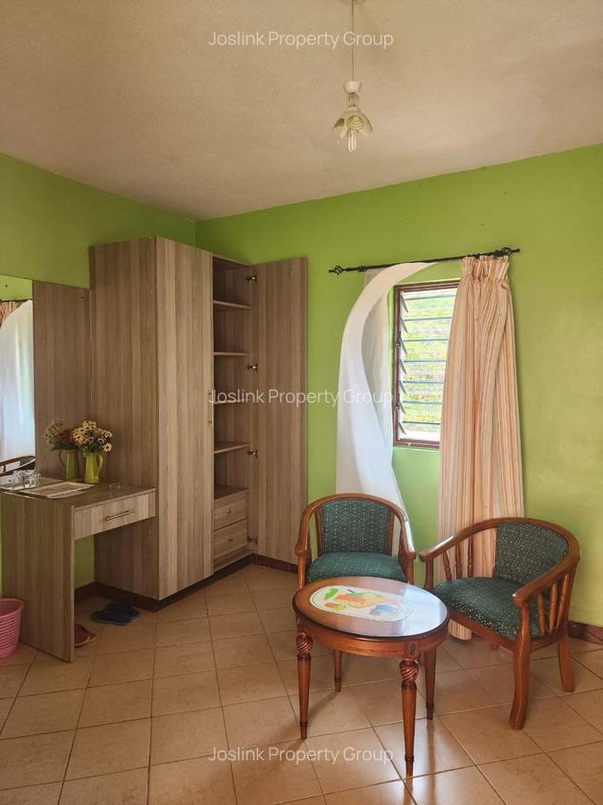 Serviced 10 Bed Apartment with En Suite at Greenwood Drive - 18