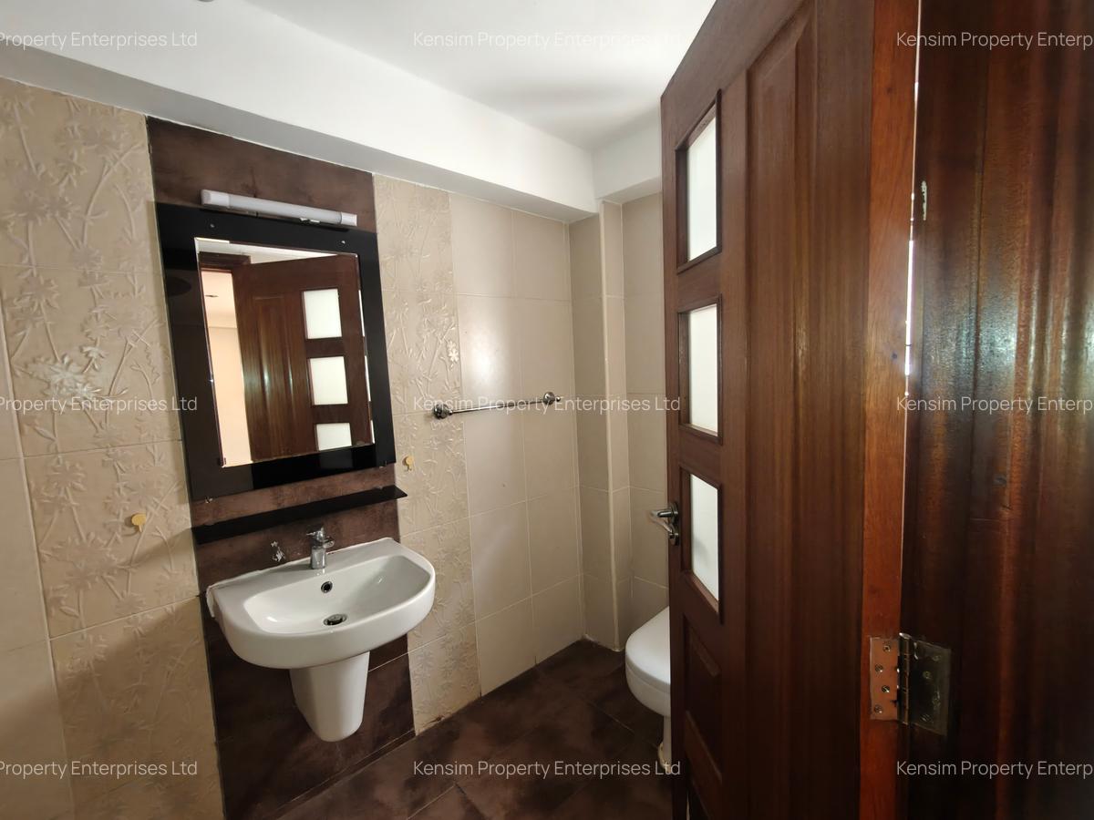 4 Bed Townhouse with En Suite in Lavington - 12