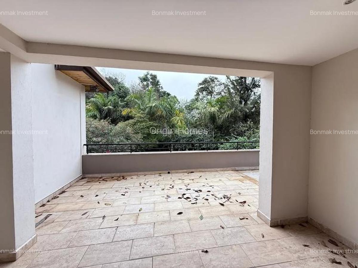5 Bed Townhouse with En Suite at Lavington Green - 11