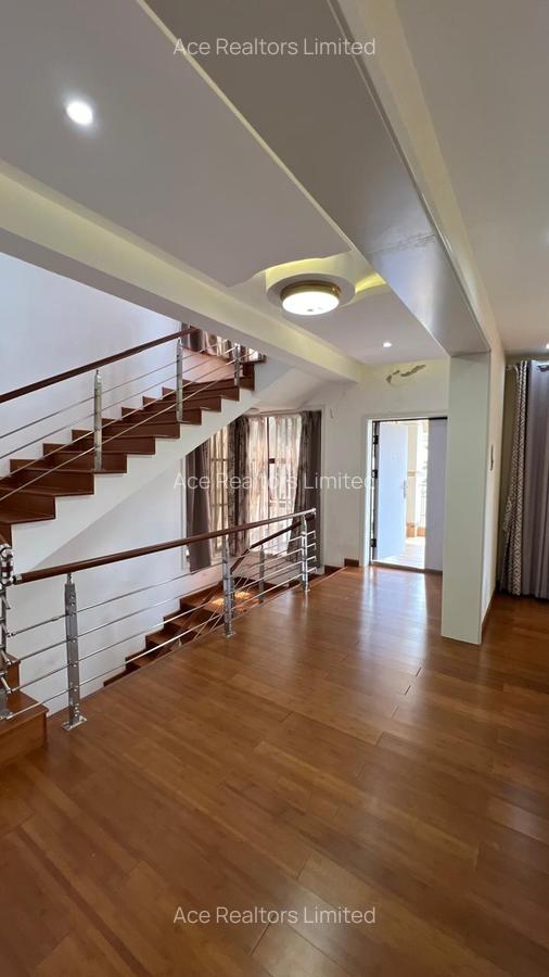 5 Bed Townhouse with En Suite at Lavington - 11