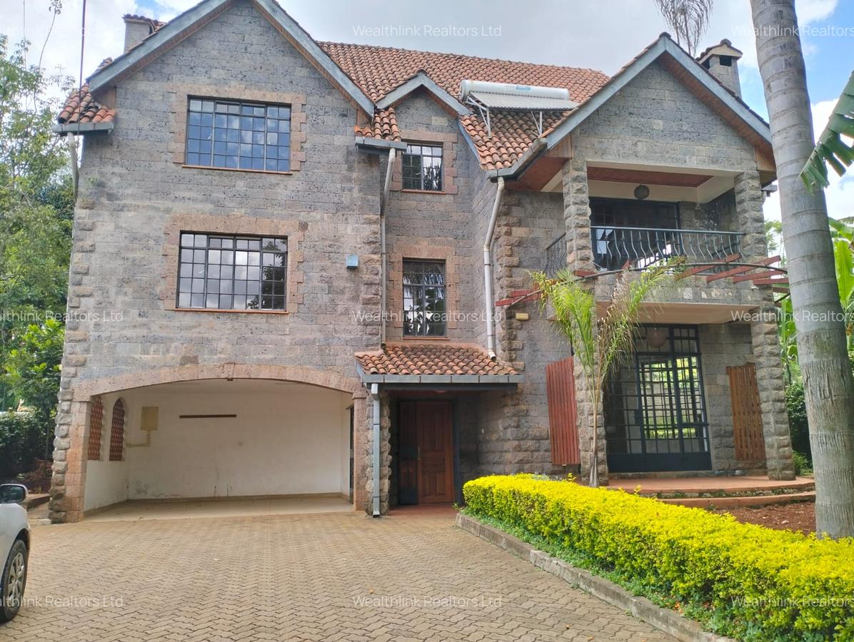 5 Bed Townhouse with En Suite at Lavington - 1