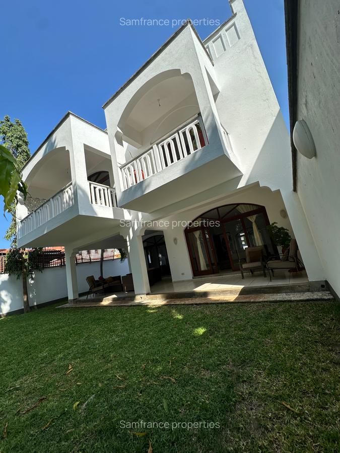 4 Bed Townhouse with En Suite at Greenwood Drive - 1