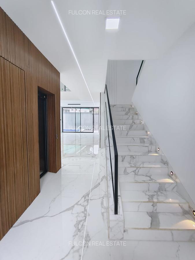 6 Bed Villa with En Suite in Lavington - 15