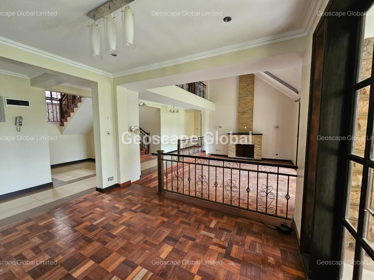 4 Bed House with En Suite in Rosslyn - 3