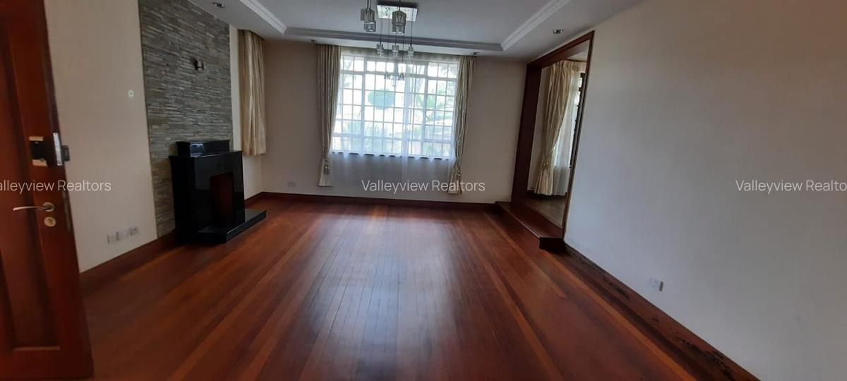 5 Bed Townhouse with En Suite at Lavington - 14