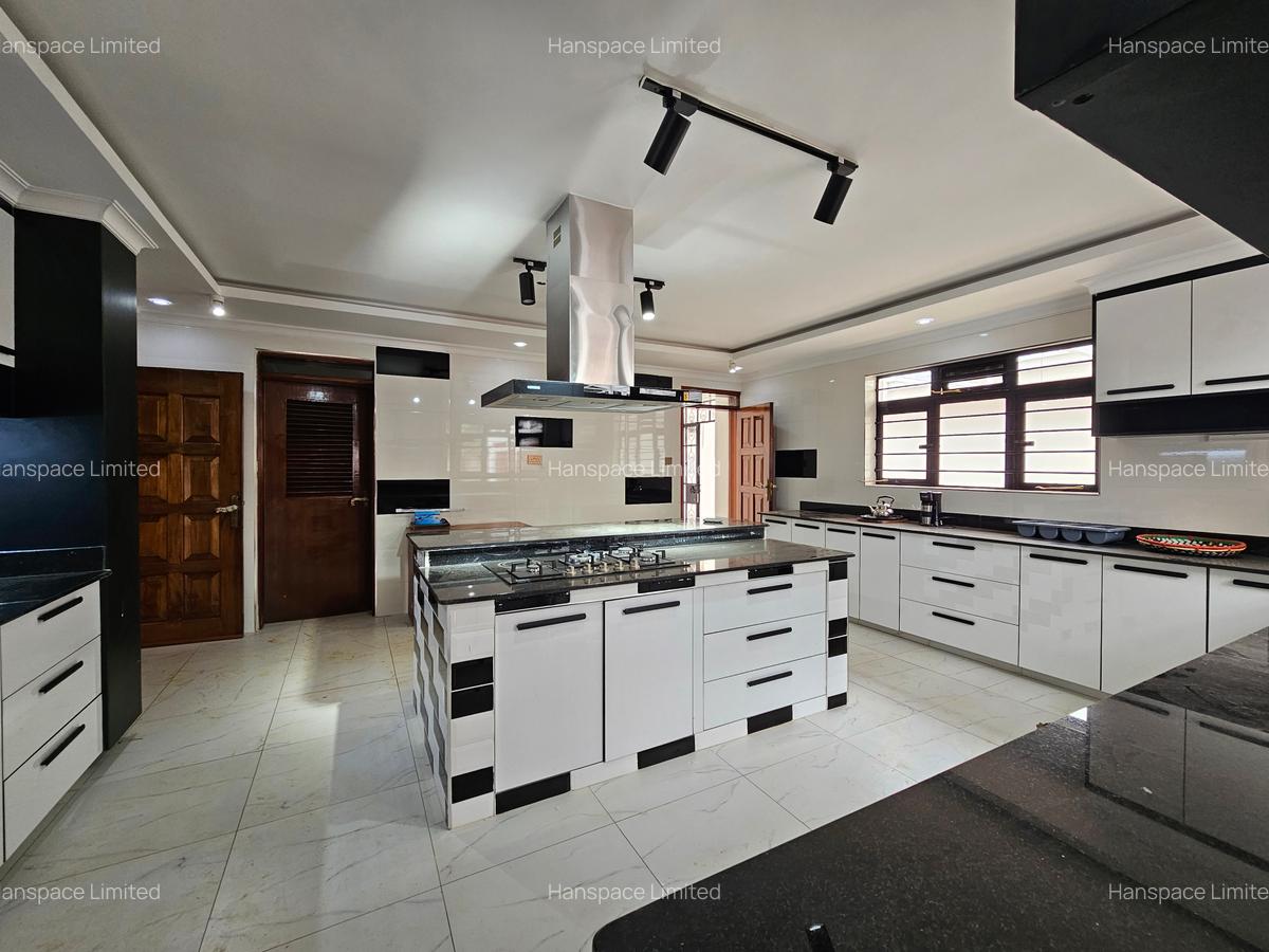 5 Bed Villa with En Suite in Runda - 5
