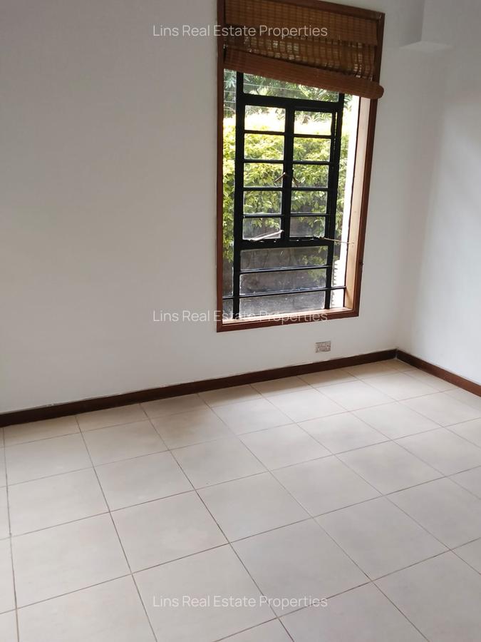 4 Bed House with En Suite in Runda - 13