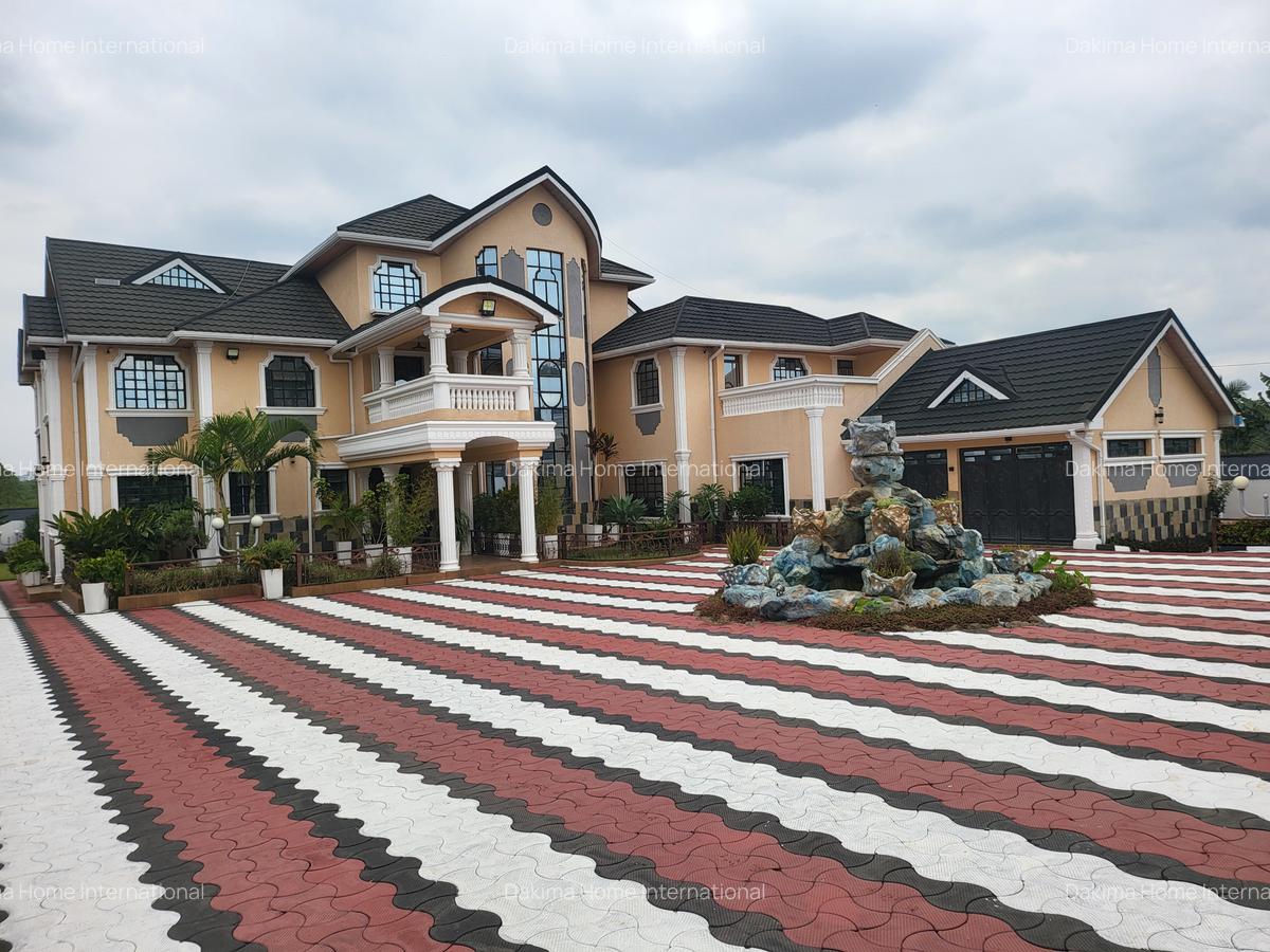 5 Bed House with En Suite in Runda - 1