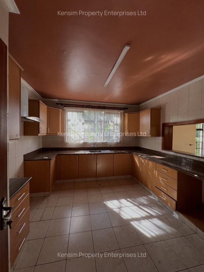 4 Bed Townhouse with En Suite in Lavington - 6