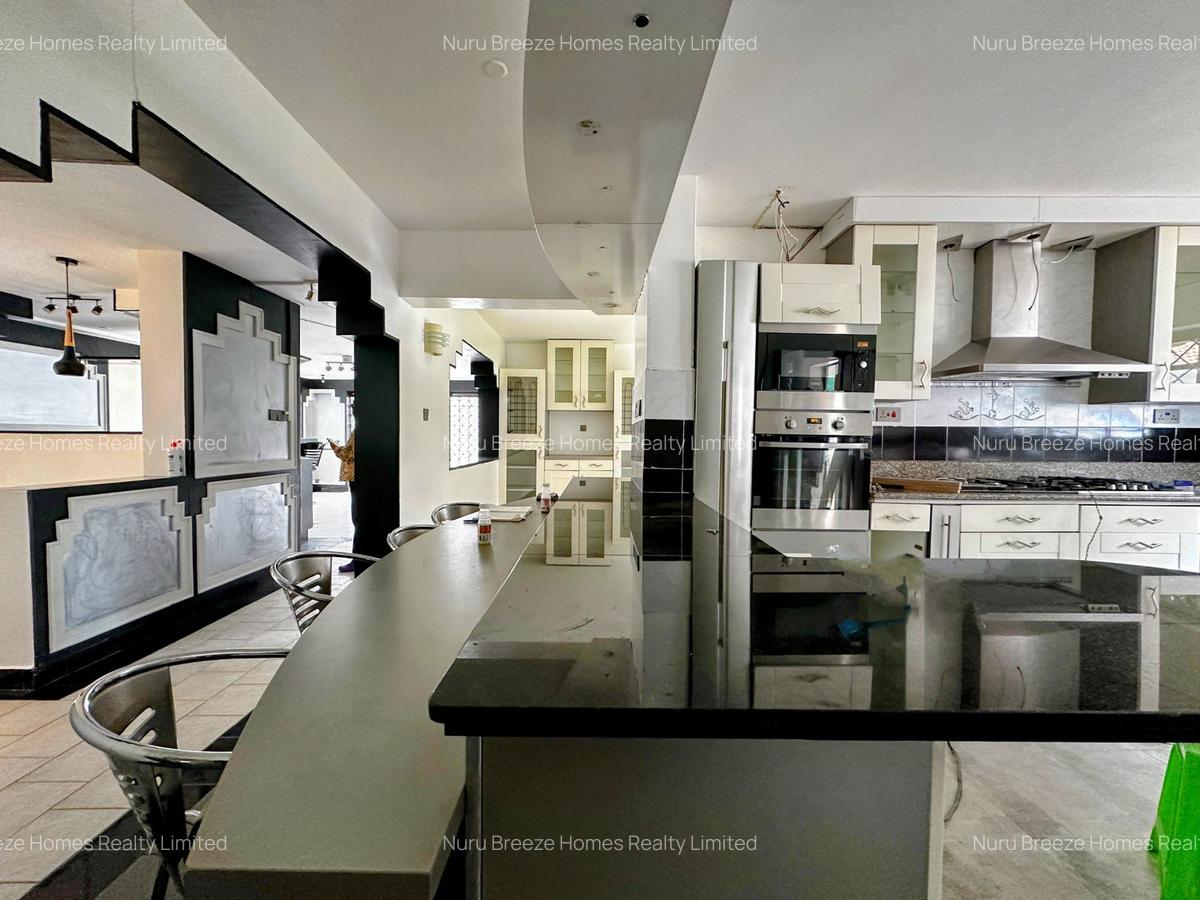 5 Bed House with En Suite in Runda - 10