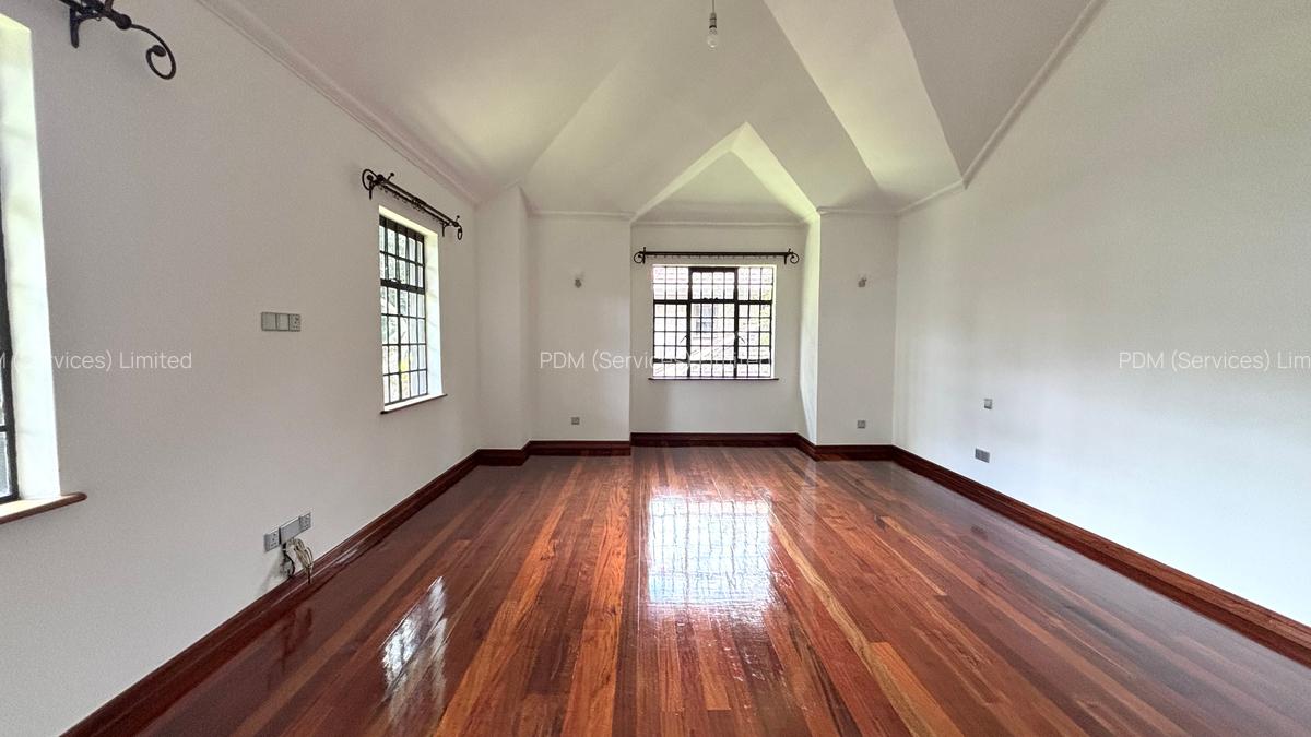 4 Bed Villa with En Suite in Spring Valley - 5
