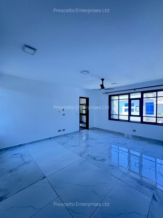 4 Bed Townhouse with En Suite at Nyali - 18