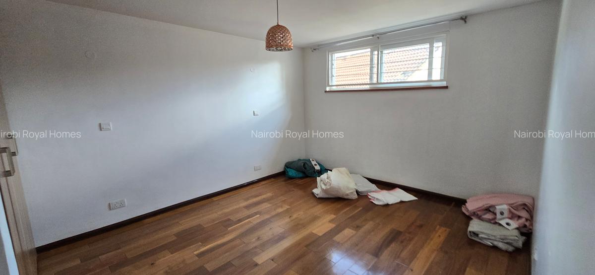 5 Bed Townhouse with En Suite at Lavington Green - 12