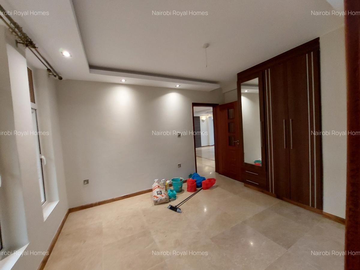 5 Bed Townhouse with En Suite at Convent Drive - 18