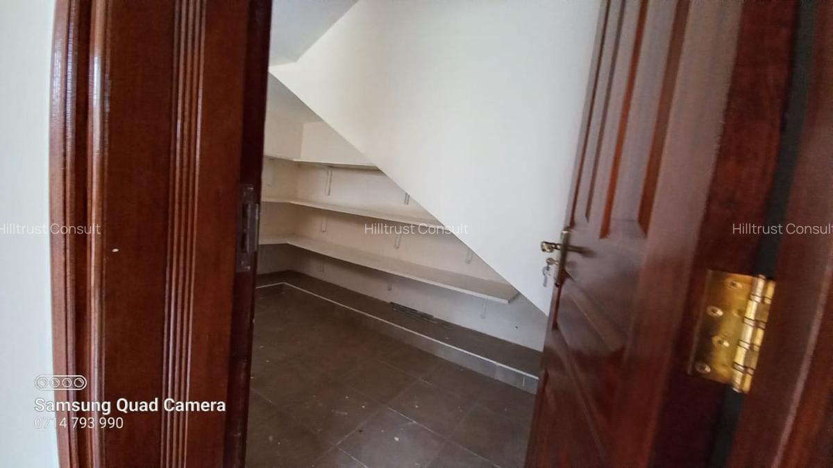 5 Bed Townhouse with En Suite at Gravellia Grove - 15