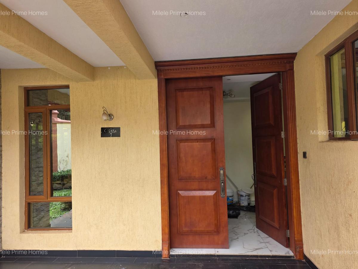 5 Bed Villa with En Suite in Lavington - 3