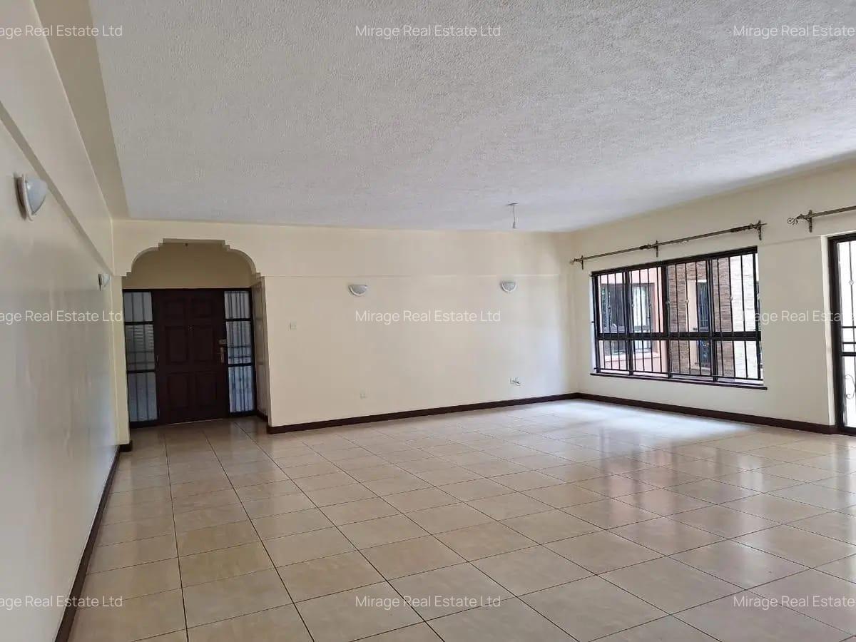 4 Bed Apartment with En Suite in Brookside - 3