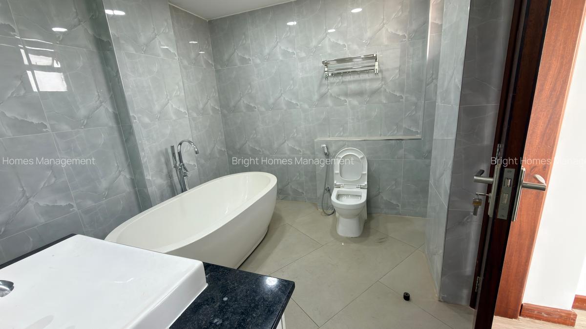 4 Bed Townhouse with En Suite in Westlands Area - 16