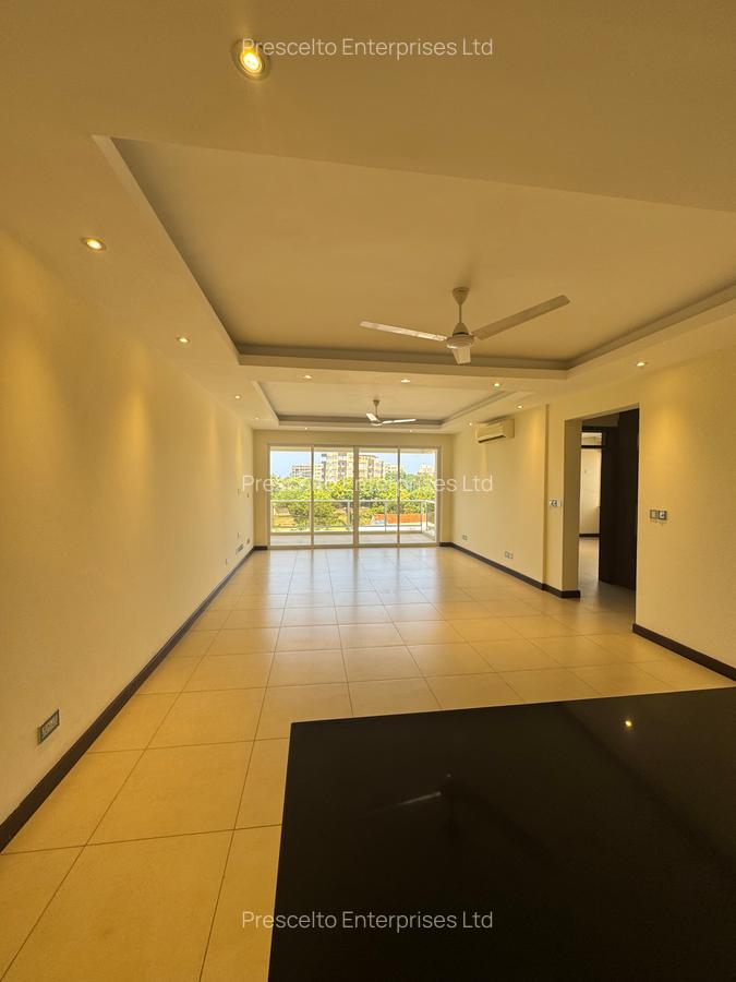 2 Bed Apartment with En Suite at Off Links Road - 4