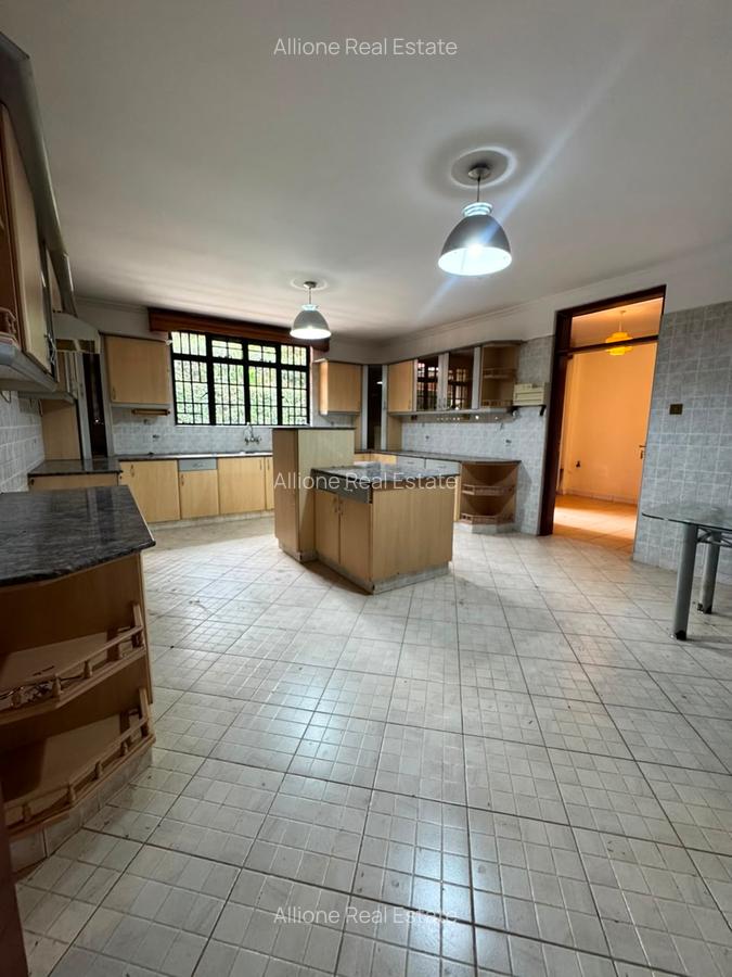 4 Bed House at Near Giraffe Centre - 7