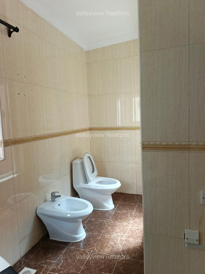 4 Bed Townhouse with En Suite at Riverside - 10