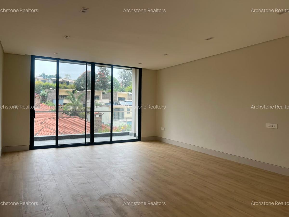 5 Bed Townhouse with En Suite in Brookside - 13