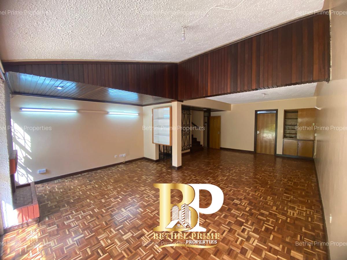 3 Bed Townhouse with Garden in Brookside - 9