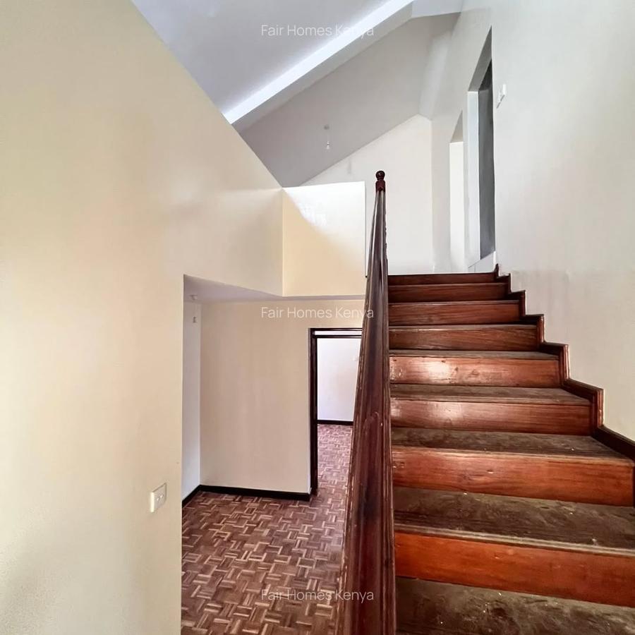 5 Bed Townhouse with En Suite at Othaya Road - 2