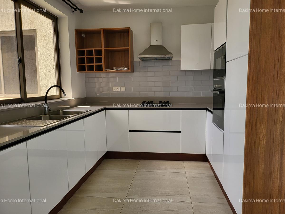 2 Bed Apartment with En Suite in Rhapta Road - 2