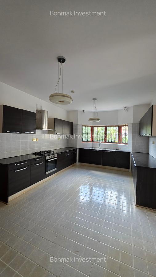 5 Bed Townhouse with En Suite at Runda Park - 5