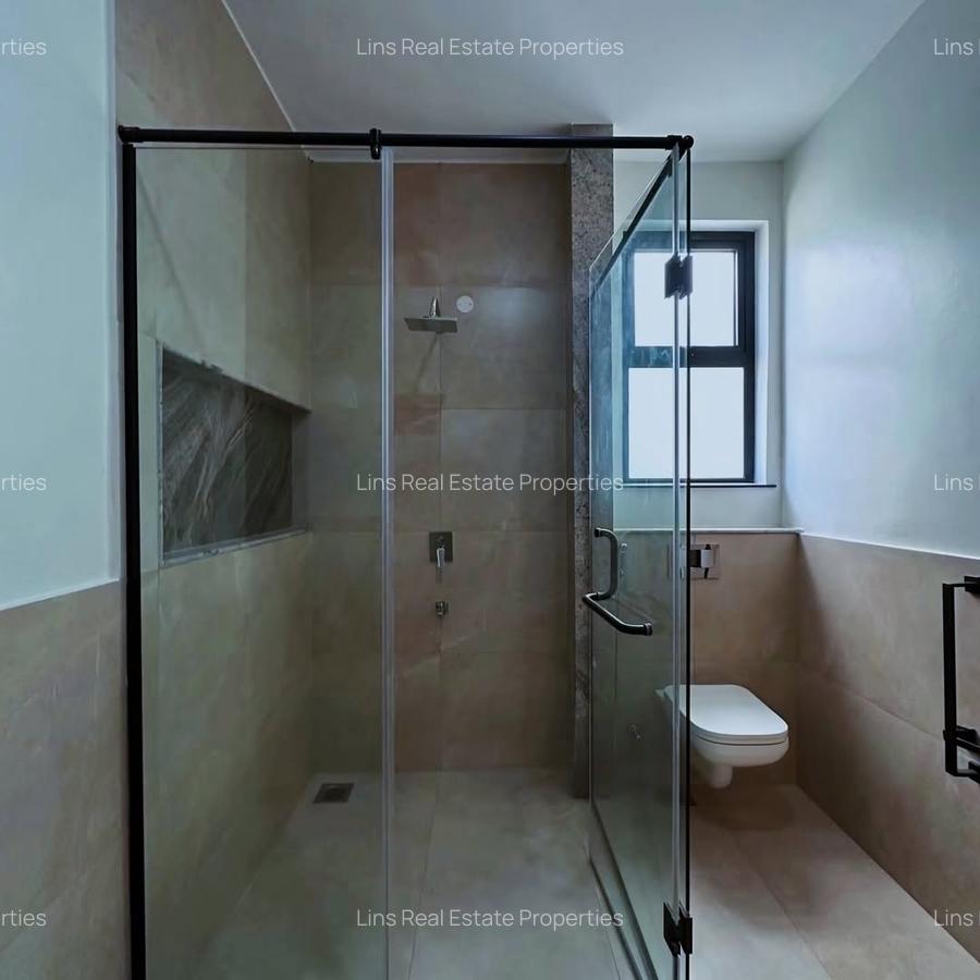 5 Bed Townhouse with En Suite in Lavington - 12