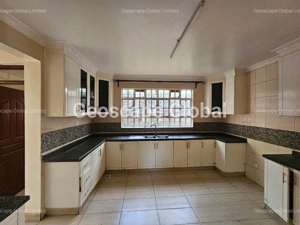 5 Bed Townhouse with En Suite in Lavington - 9