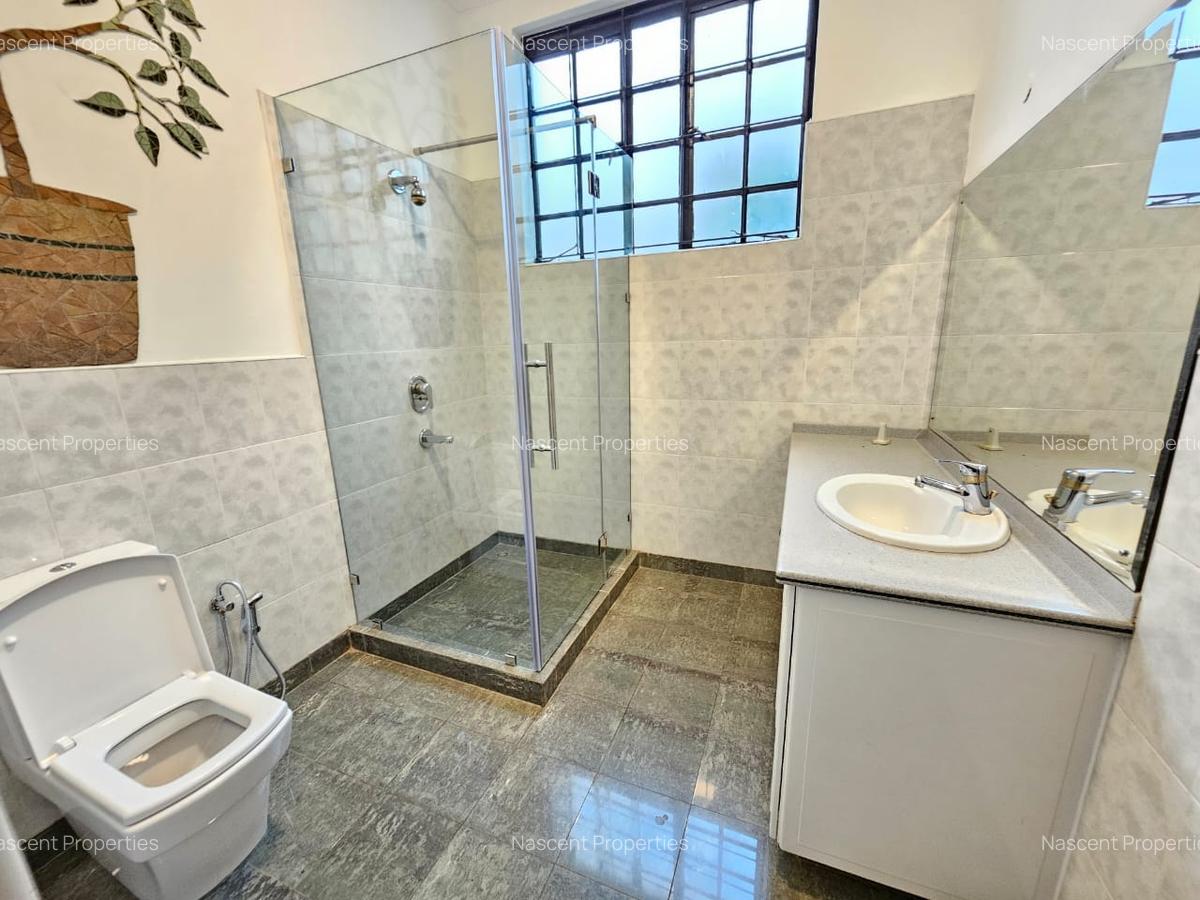 4 Bed House with En Suite in Nyari - 7