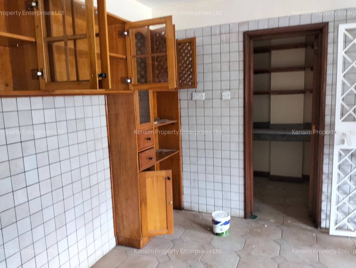 4 Bed Townhouse with En Suite in Lavington - 10